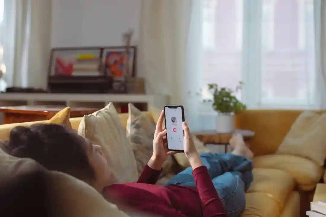 The Dos and Don'ts of Online Dating: Finding Love Safely