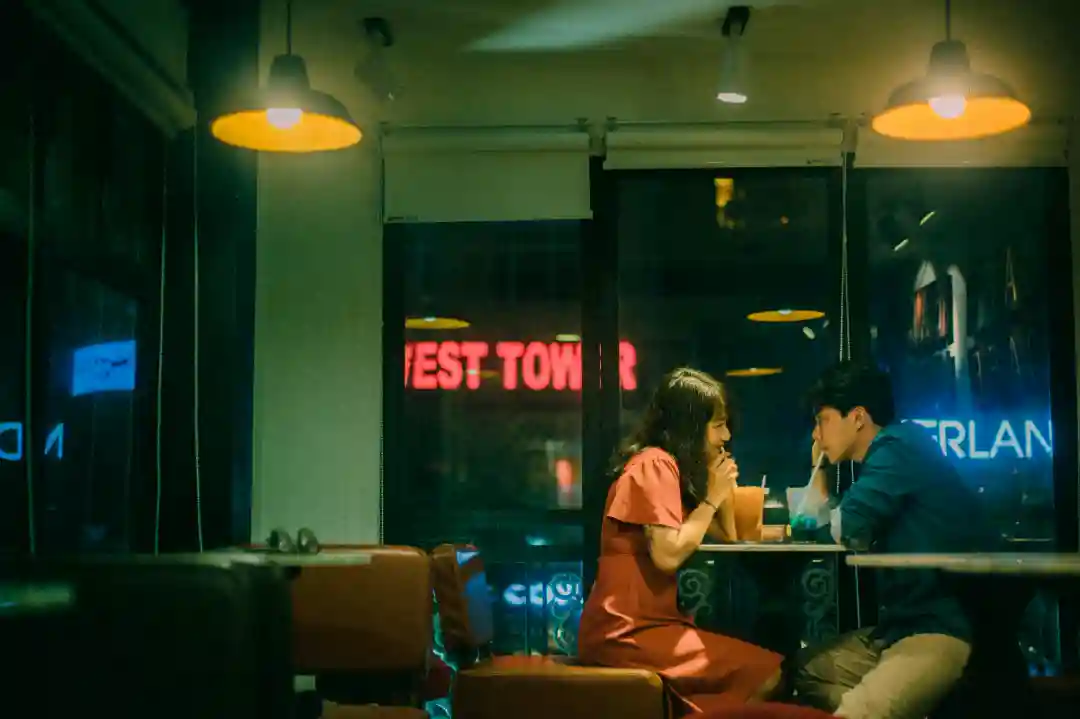 DMs to Dates: How to Turn Your Online Flirtation into a Real-Life Romance