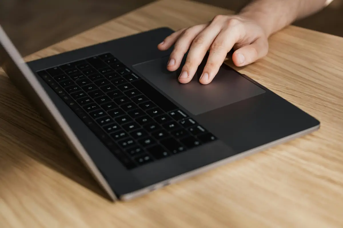 Navigating the World of Online Dating: Dos and Don'ts