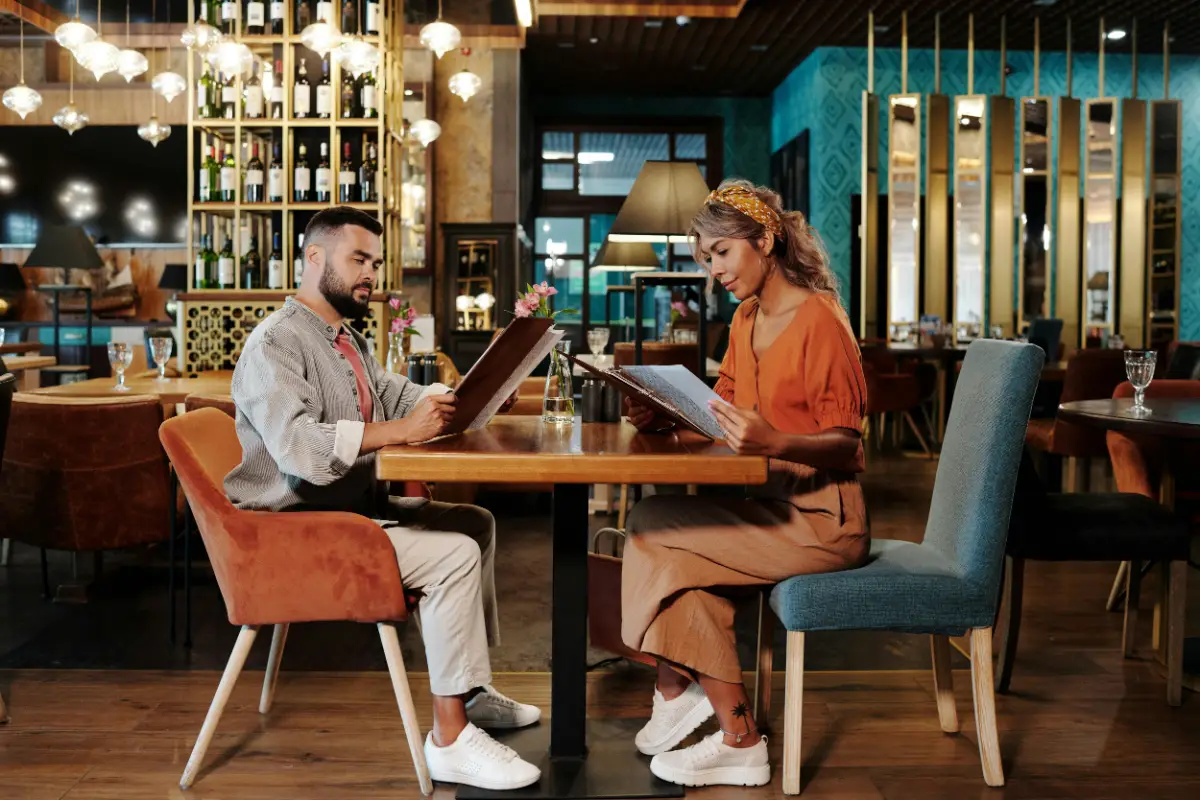 Dating Etiquette: The Do’s and Don’ts of Modern Dating